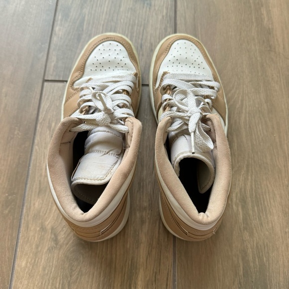 Nike Air Jordan Retro 1 Cream Shoes - Picture 4 of 8